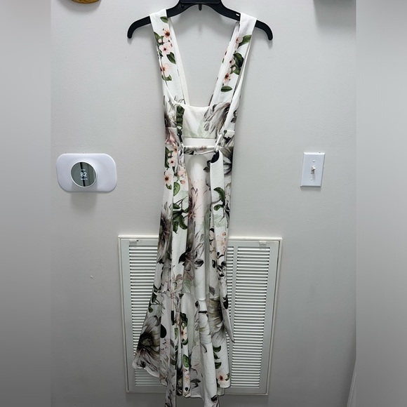 NWT Selfie Leslie White Chrysanthemum Floral Formal Midi Dress - Picture 5 of 9